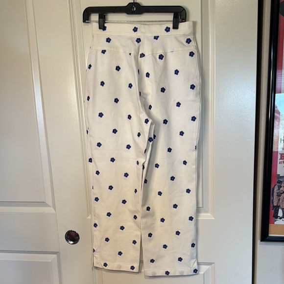 St. John sport by Marie gray White Pants with Navy Floral Design - Picture 5 of 11